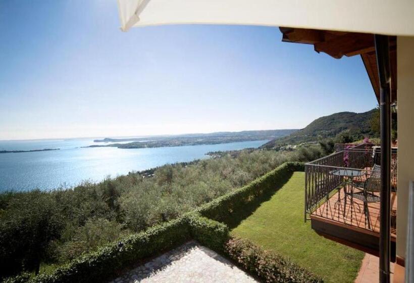 Отель Agriturismo Il Casale Del Lago