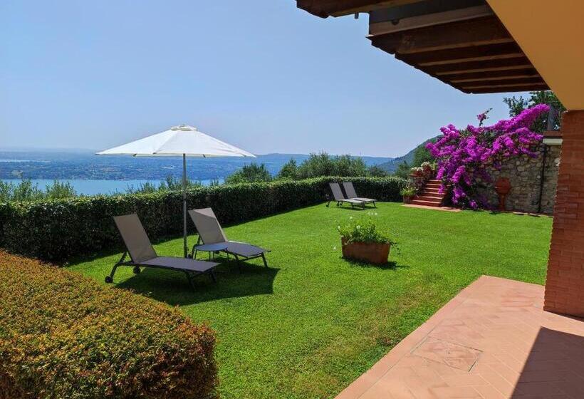 Отель Agriturismo Il Casale Del Lago