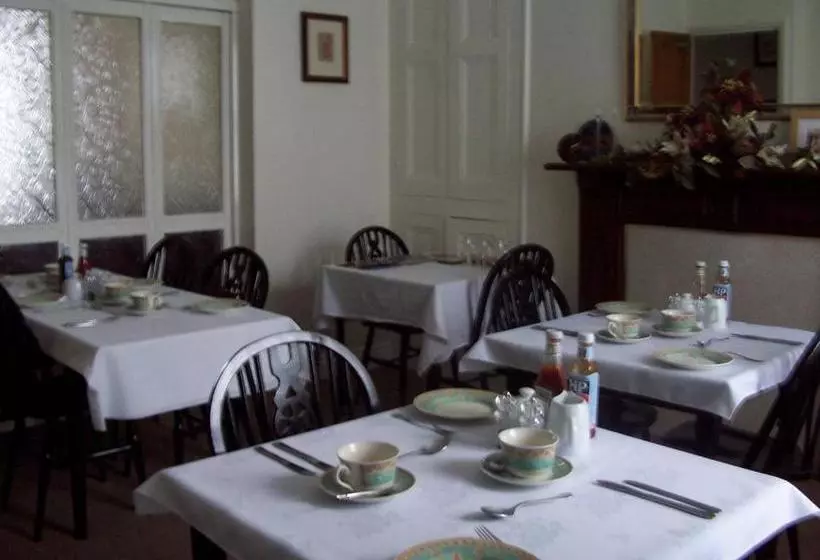 پانسیون Denecrest Guest House