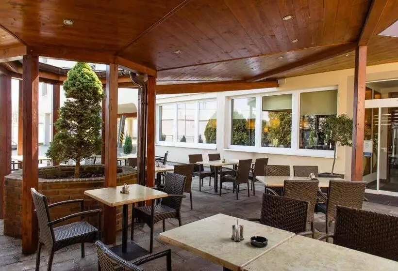 Majatalo Penzion Royal