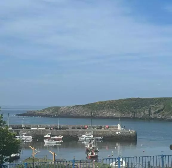 Hotelli The Harbour Bar & Bistro