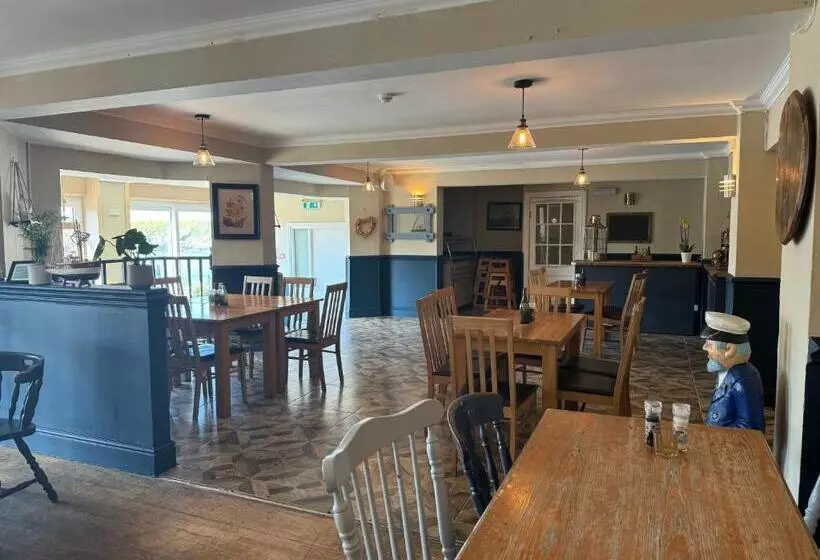 Hotelli The Harbour Bar & Bistro