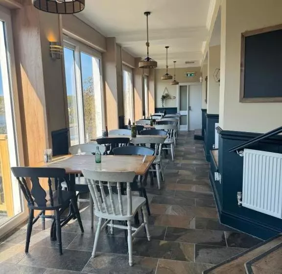 Hotelli The Harbour Bar & Bistro