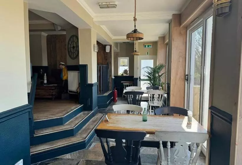Hotelli The Harbour Bar & Bistro