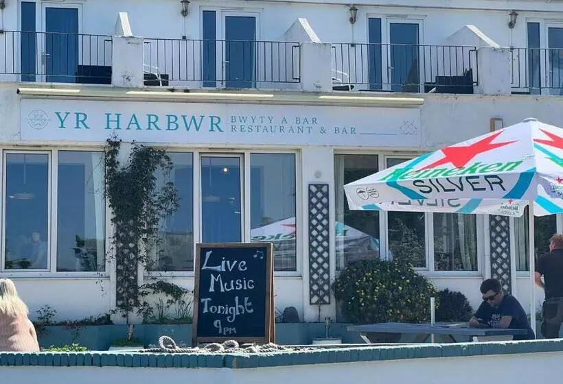 Hotelli The Harbour Bar & Bistro