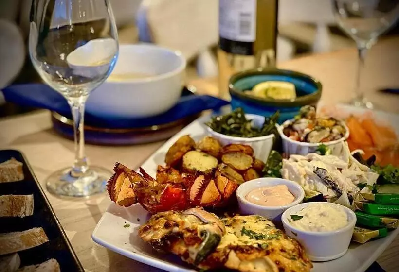 Hotelli The Harbour Bar & Bistro