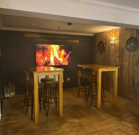 Hotelli The Harbour Bar & Bistro
