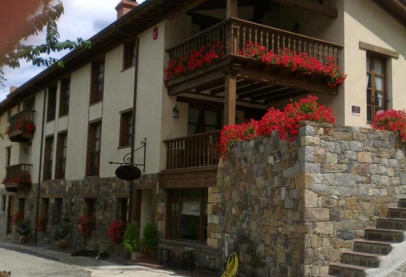 بنسيون Casa Fidela