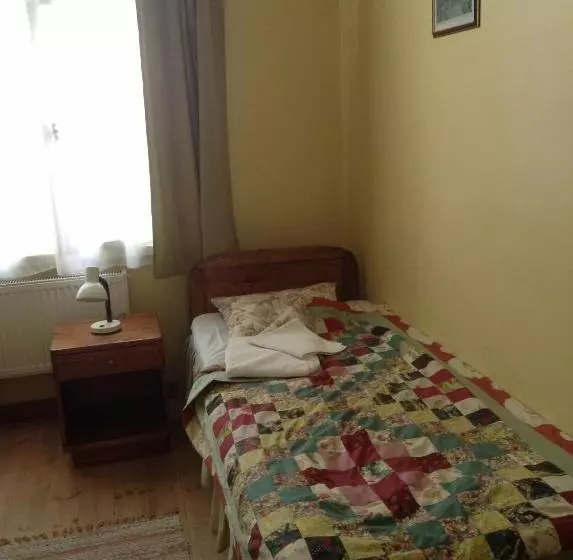 پانسیون Kastani Home Accommodation