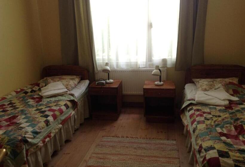 پانسیون Kastani Home Accommodation