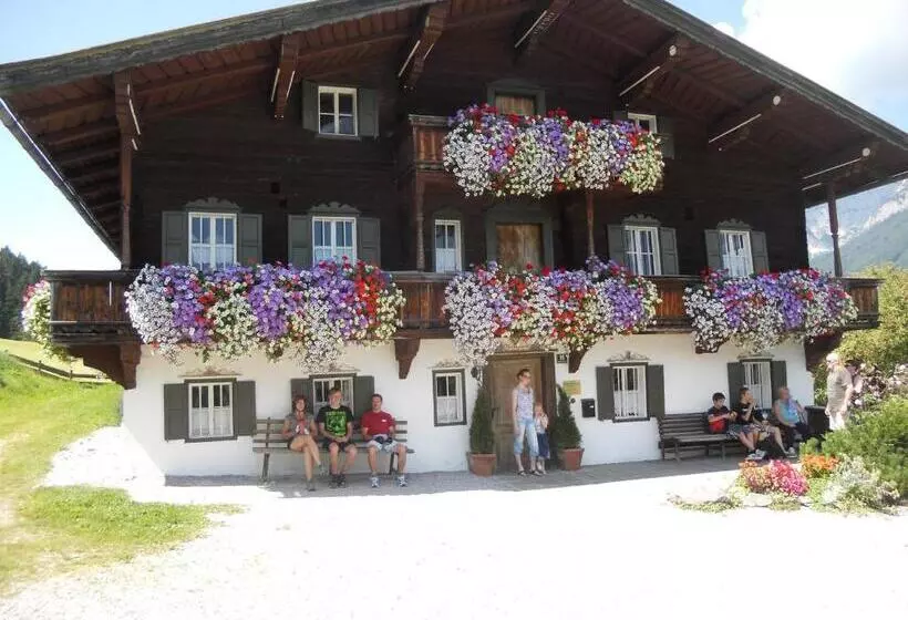 پانسیون Landgasthof Pfarrwirt
