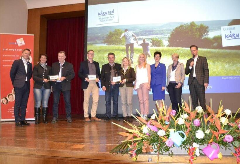 ホテル Erlebnisbauernhof Urak