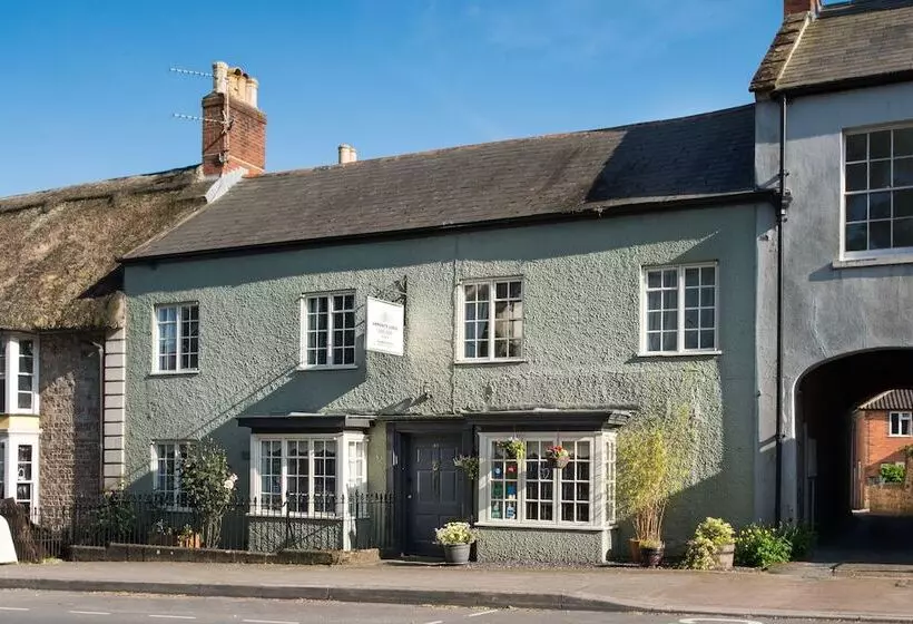 Majatalo Ammonite Lodge