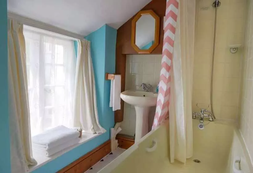 Majatalo Ammonite Lodge