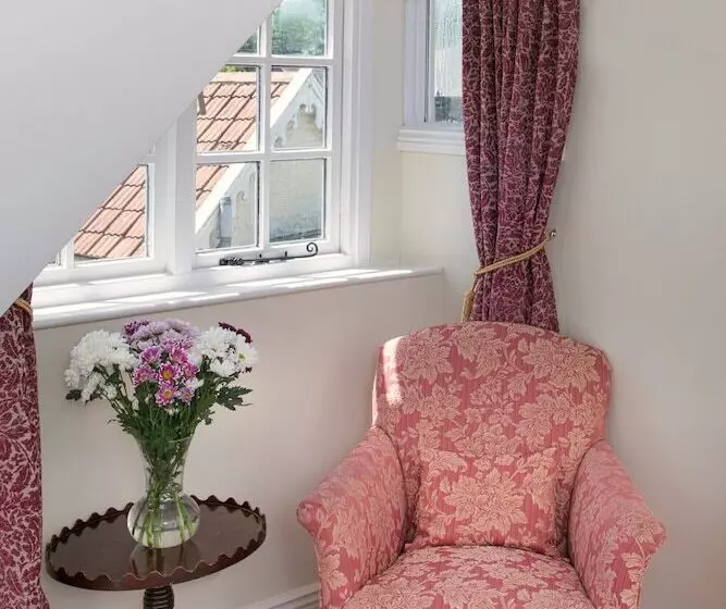 Majatalo Ammonite Lodge