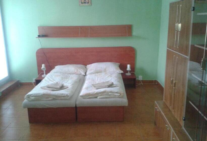 بنسيون Garni Hotel Sonata