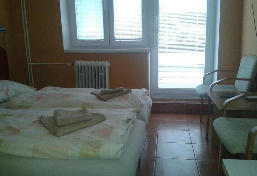 بنسيون Garni Hotel Sonata