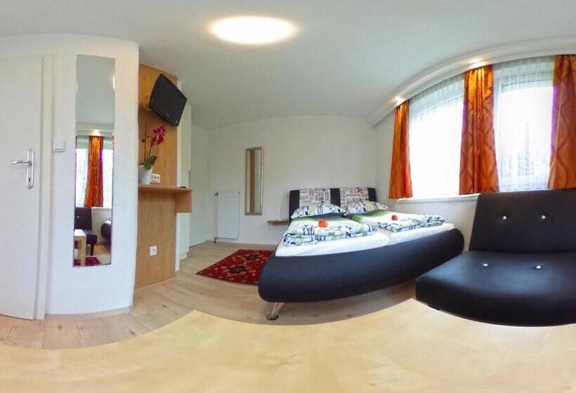 ペンション Haus Charlie