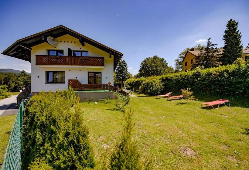 ペンション Haus Charlie