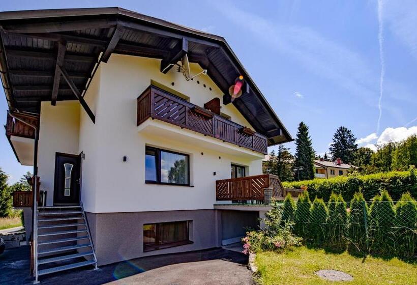 ペンション Haus Charlie