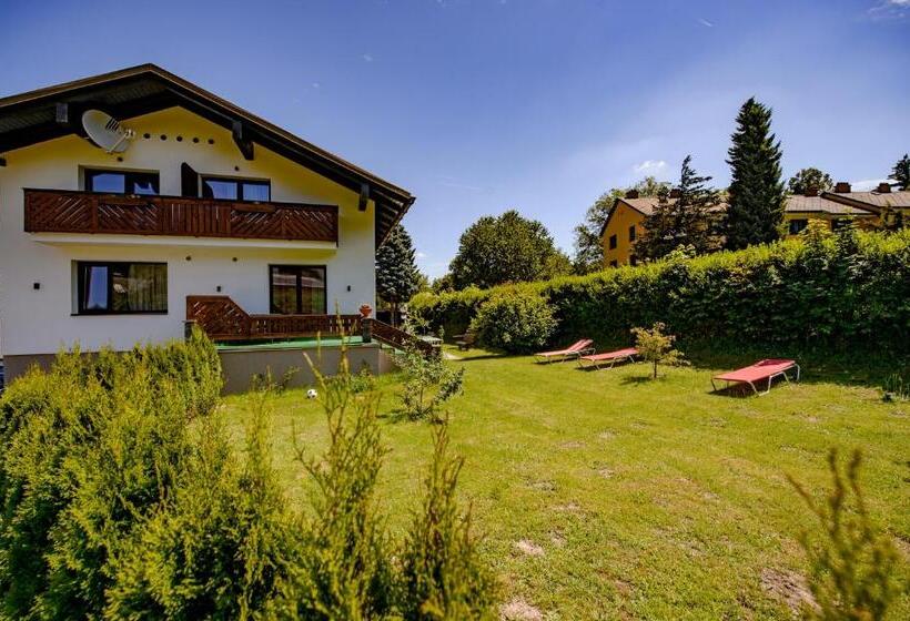 ペンション Haus Charlie