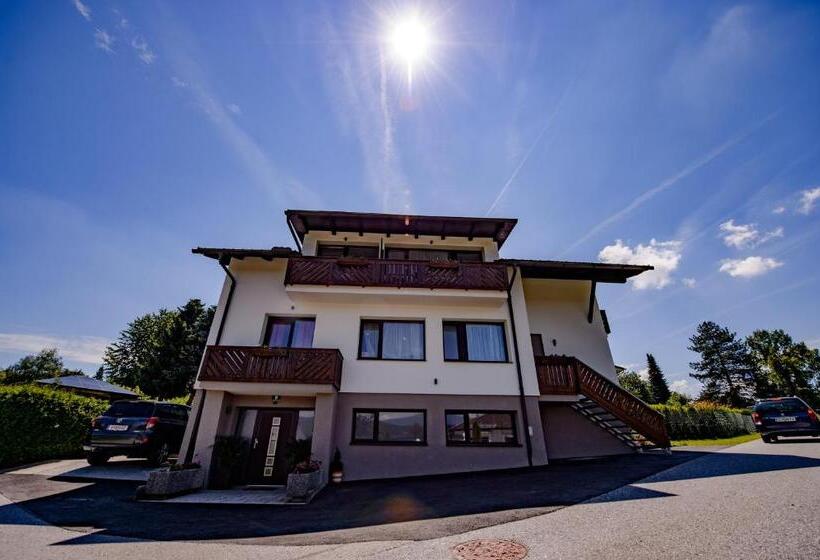 ペンション Haus Charlie