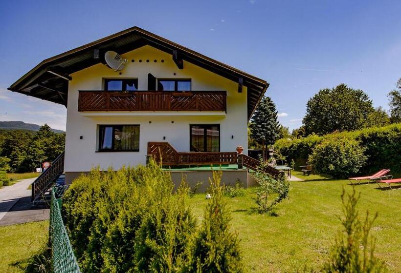 ペンション Haus Charlie