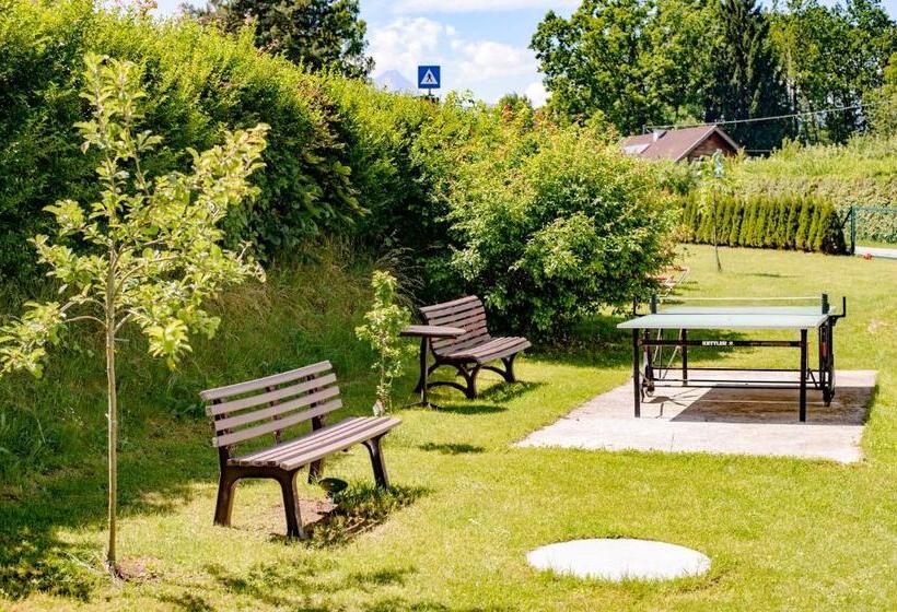 ペンション Haus Charlie