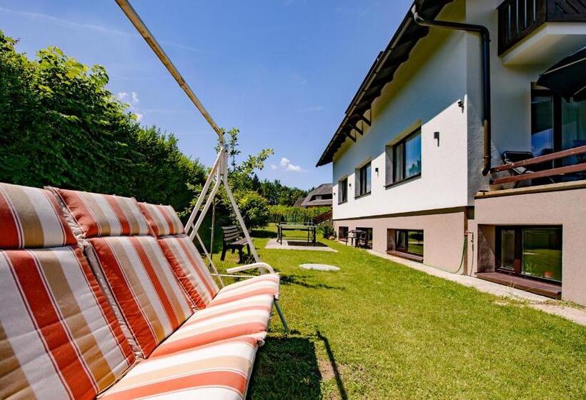 ペンション Haus Charlie