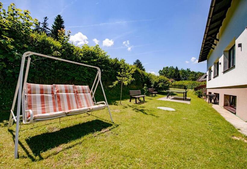 ペンション Haus Charlie