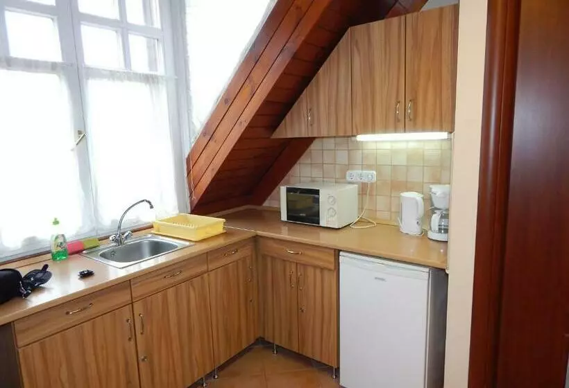 ペンション Kálvin Vendégszobák
