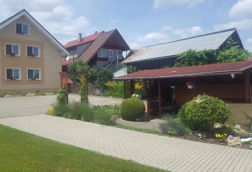 Majatalo Penzion Mirabel