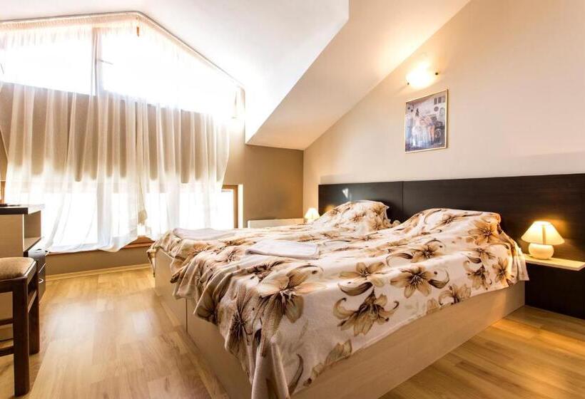 Top Lodge Apartments