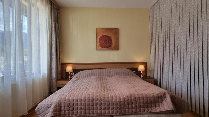 Top Lodge Apartments