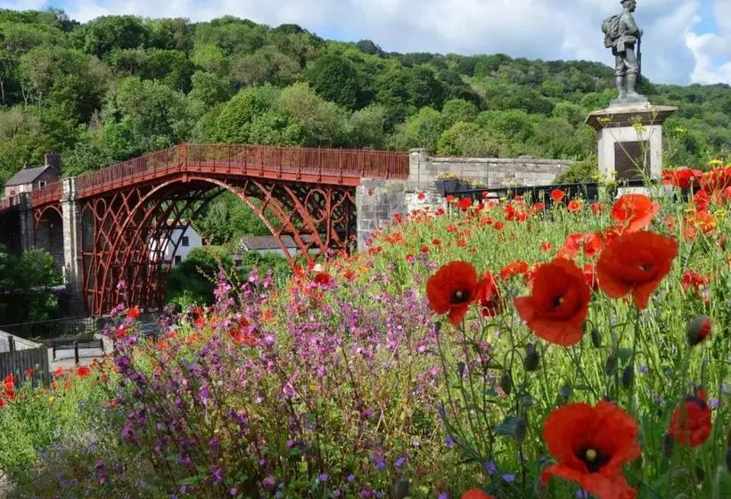 Majatalo Bridge View Guest House
