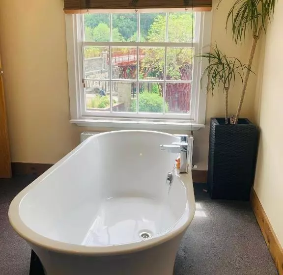 Majatalo Bridge View Guest House