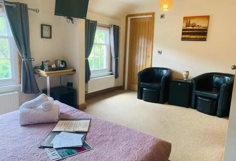 Majatalo Bridge View Guest House