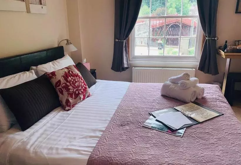 Majatalo Bridge View Guest House