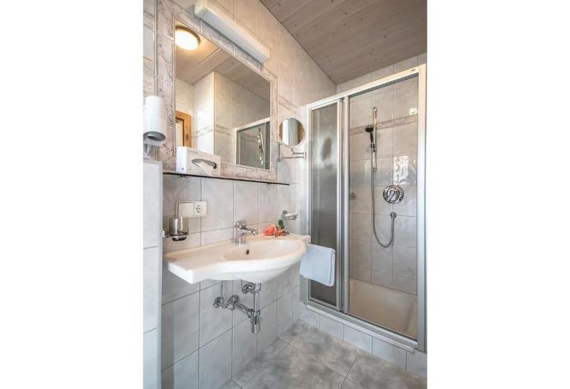 بنسيون Felsenstüberl