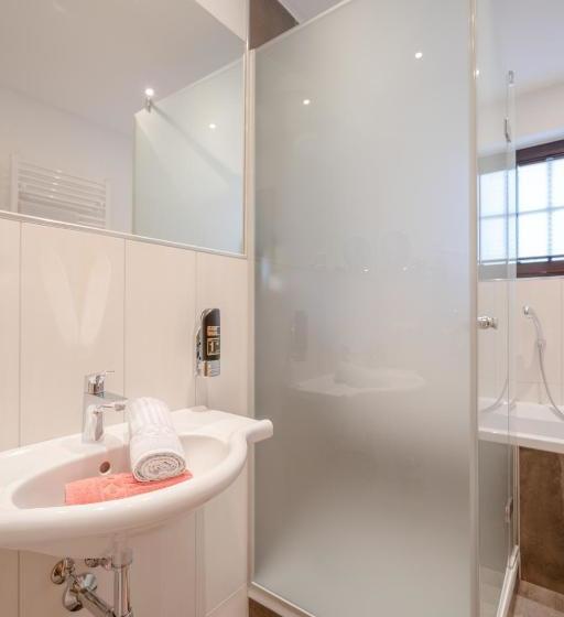 بنسيون Felsenstüberl