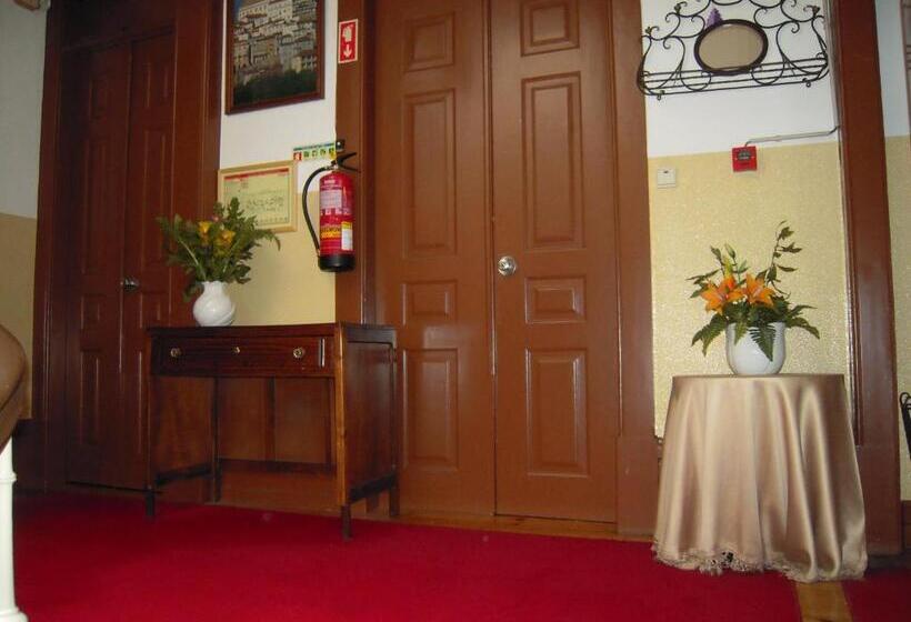 بنسيون Guesthouse Lusa Atenas