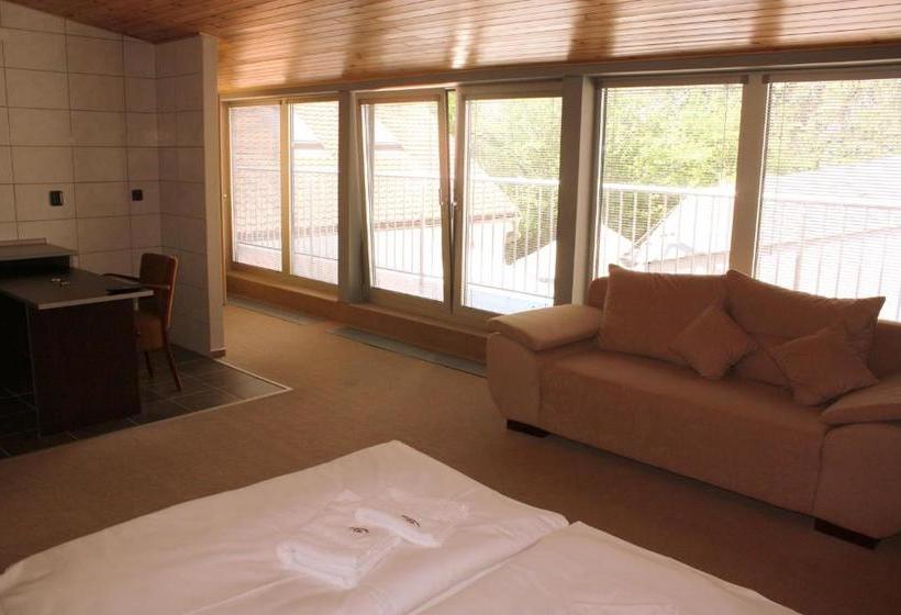 פנסיון Penzion A Caférestaurant U Lávky