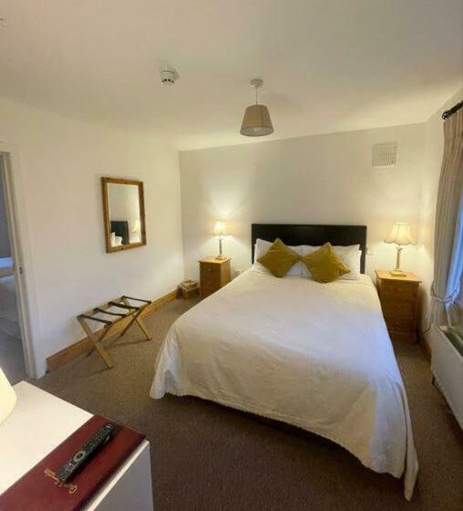 Pensjonat The Courtyard Guesthouse B&b