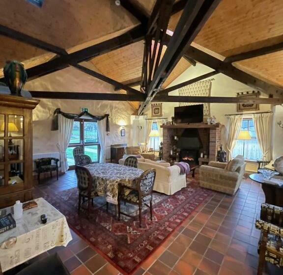 Pensjonat The Courtyard Guesthouse B&b