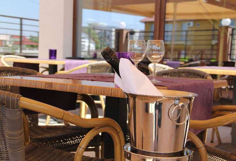 פנסיון Vila Sangria