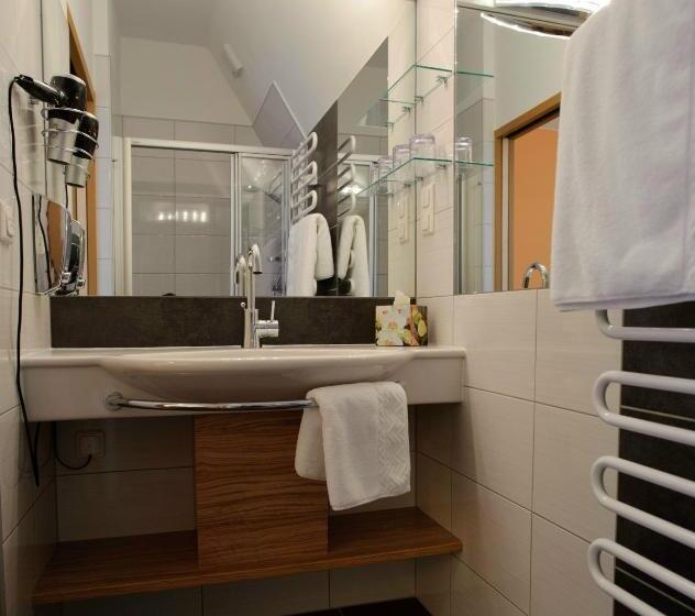 膳宿费 Villa Nova Hotel Garni