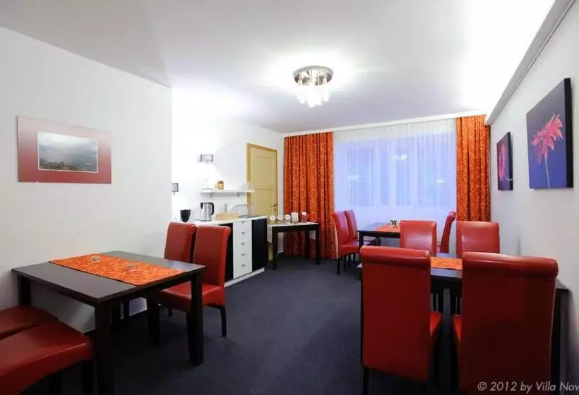 ペンション Villa Nova   Hotel Garni