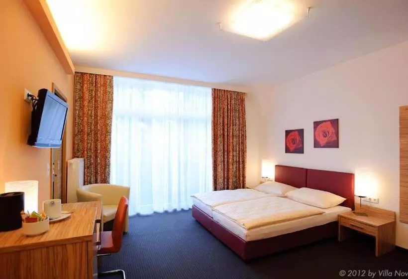 ペンション Villa Nova   Hotel Garni