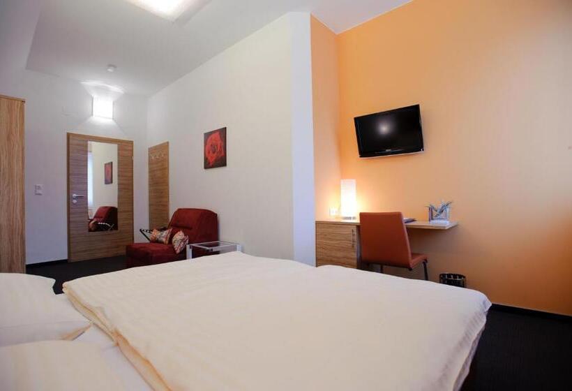 膳宿费 Villa Nova Hotel Garni