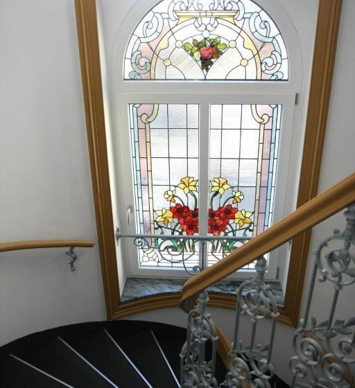 膳宿费 Villa Nova Hotel Garni